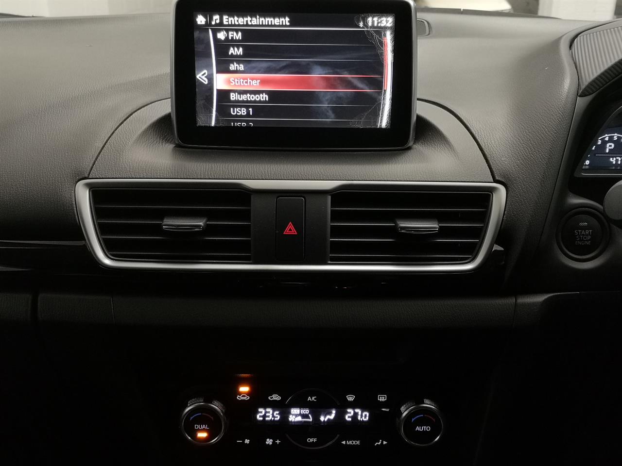 2014 Mazda Axela