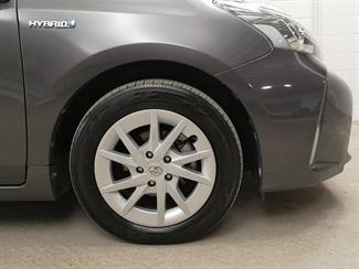 2020 Toyota Prius - Thumbnail