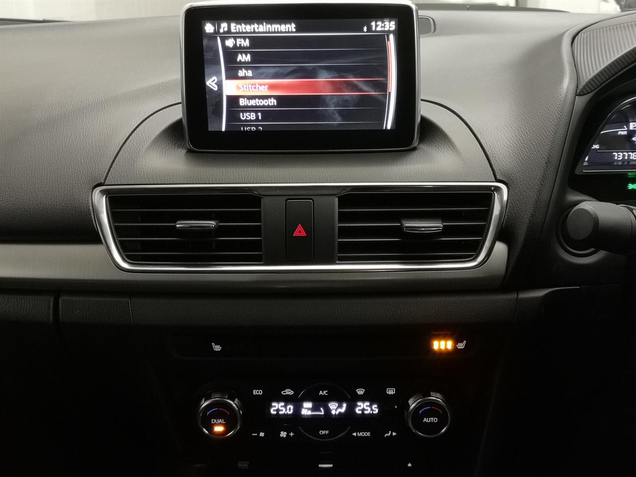 2014 Mazda Axela
