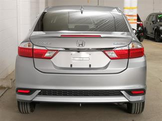 2020 Honda Grace - Thumbnail