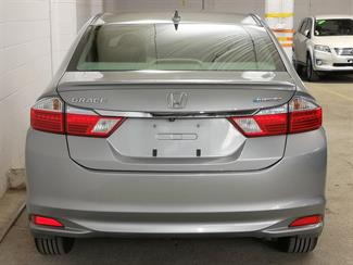 2017 Honda Grace - Thumbnail