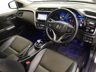 2017 Honda Grace - Thumbnail