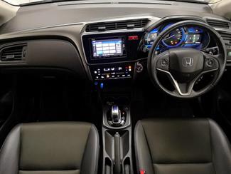 2017 Honda Grace - Thumbnail