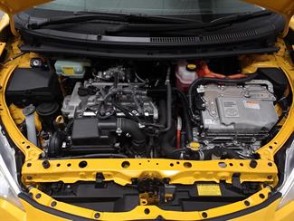 2013 Toyota Aqua - Thumbnail