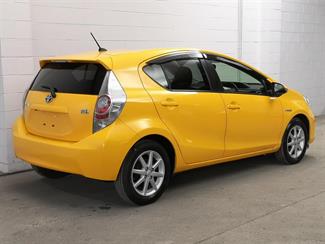 2013 Toyota Aqua - Thumbnail