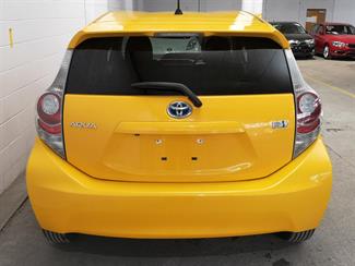 2013 Toyota Aqua - Thumbnail