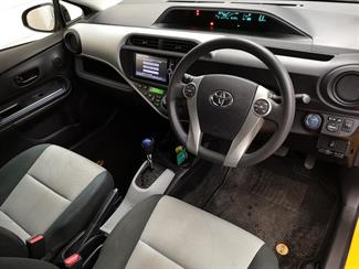 2013 Toyota Aqua - Thumbnail