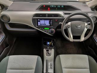 2013 Toyota Aqua - Thumbnail