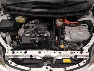 2012 Toyota Aqua - Thumbnail