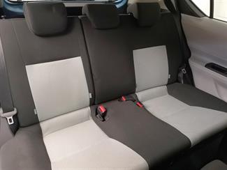 2013 Toyota Aqua - Thumbnail