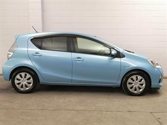 2013 Toyota Aqua - Thumbnail