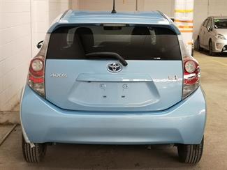 2013 Toyota Aqua - Thumbnail