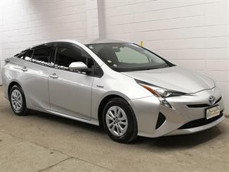 2016 Toyota Prius - Thumbnail