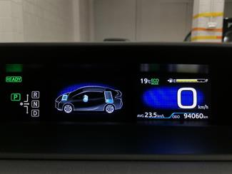 2016 Toyota Prius - Thumbnail