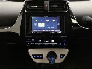 2016 Toyota Prius - Thumbnail