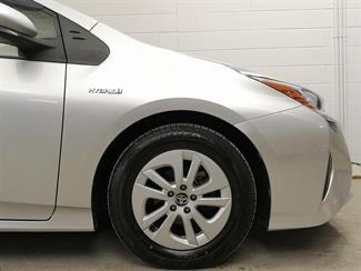 2016 Toyota Prius - Thumbnail