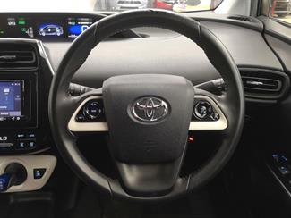 2016 Toyota Prius - Thumbnail