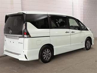 2019 Nissan Serena - Thumbnail