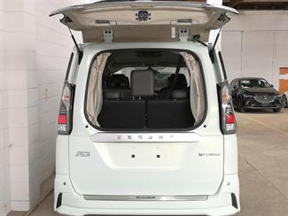 2019 Nissan Serena - Thumbnail