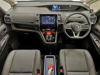 2019 Nissan Serena - Thumbnail