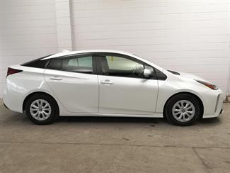 2021 Toyota Prius - Thumbnail