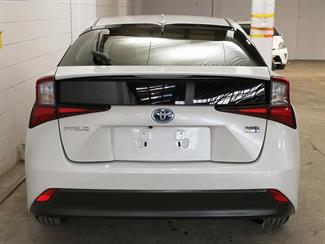 2021 Toyota Prius - Thumbnail