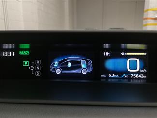 2020 Toyota Prius - Thumbnail