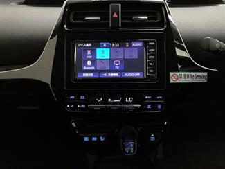 2020 Toyota Prius - Thumbnail