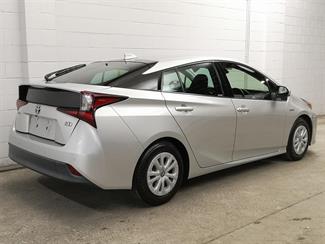 2020 Toyota Prius - Thumbnail