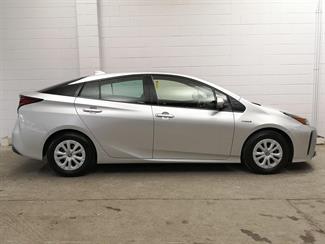 2020 Toyota Prius - Thumbnail