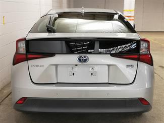 2020 Toyota Prius - Thumbnail