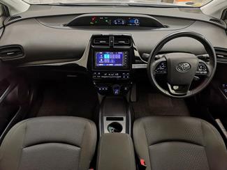 2020 Toyota Prius - Thumbnail
