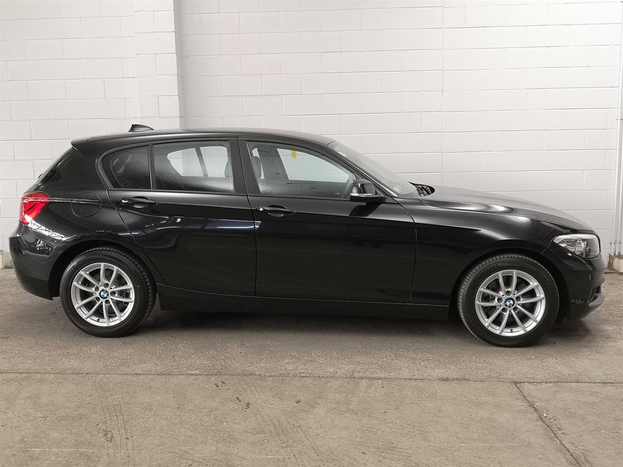 2015 BMW 118I
