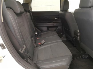 2016 Mitsubishi Outlander - Thumbnail
