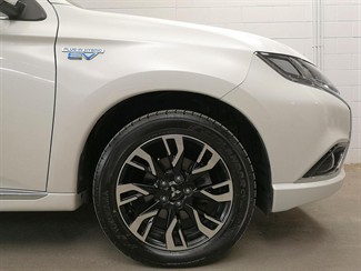 2016 Mitsubishi Outlander - Thumbnail