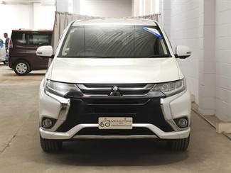 2016 Mitsubishi Outlander - Thumbnail