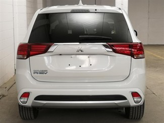 2016 Mitsubishi Outlander - Thumbnail