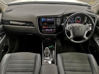 2016 Mitsubishi Outlander - Thumbnail