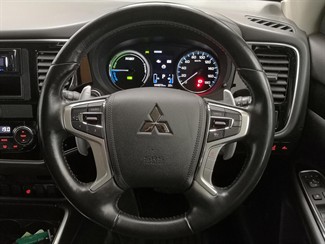 2016 Mitsubishi Outlander - Thumbnail