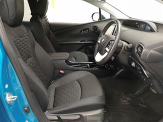 2017 Toyota Prius - Thumbnail