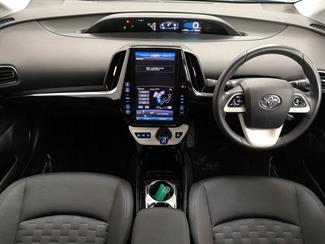 2017 Toyota Prius - Thumbnail