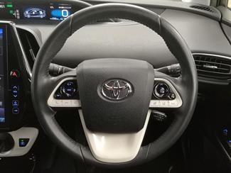 2017 Toyota Prius - Thumbnail
