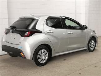 2021 Toyota Yaris - Thumbnail