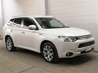 2015 Mitsubishi Outlander - Thumbnail