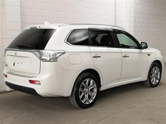 2015 Mitsubishi Outlander - Thumbnail