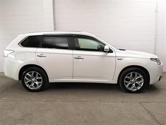 2015 Mitsubishi Outlander - Thumbnail