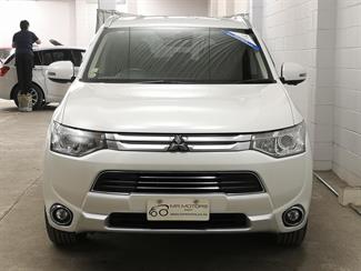 2015 Mitsubishi Outlander - Thumbnail