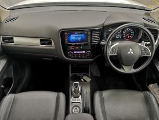 2015 Mitsubishi Outlander - Thumbnail