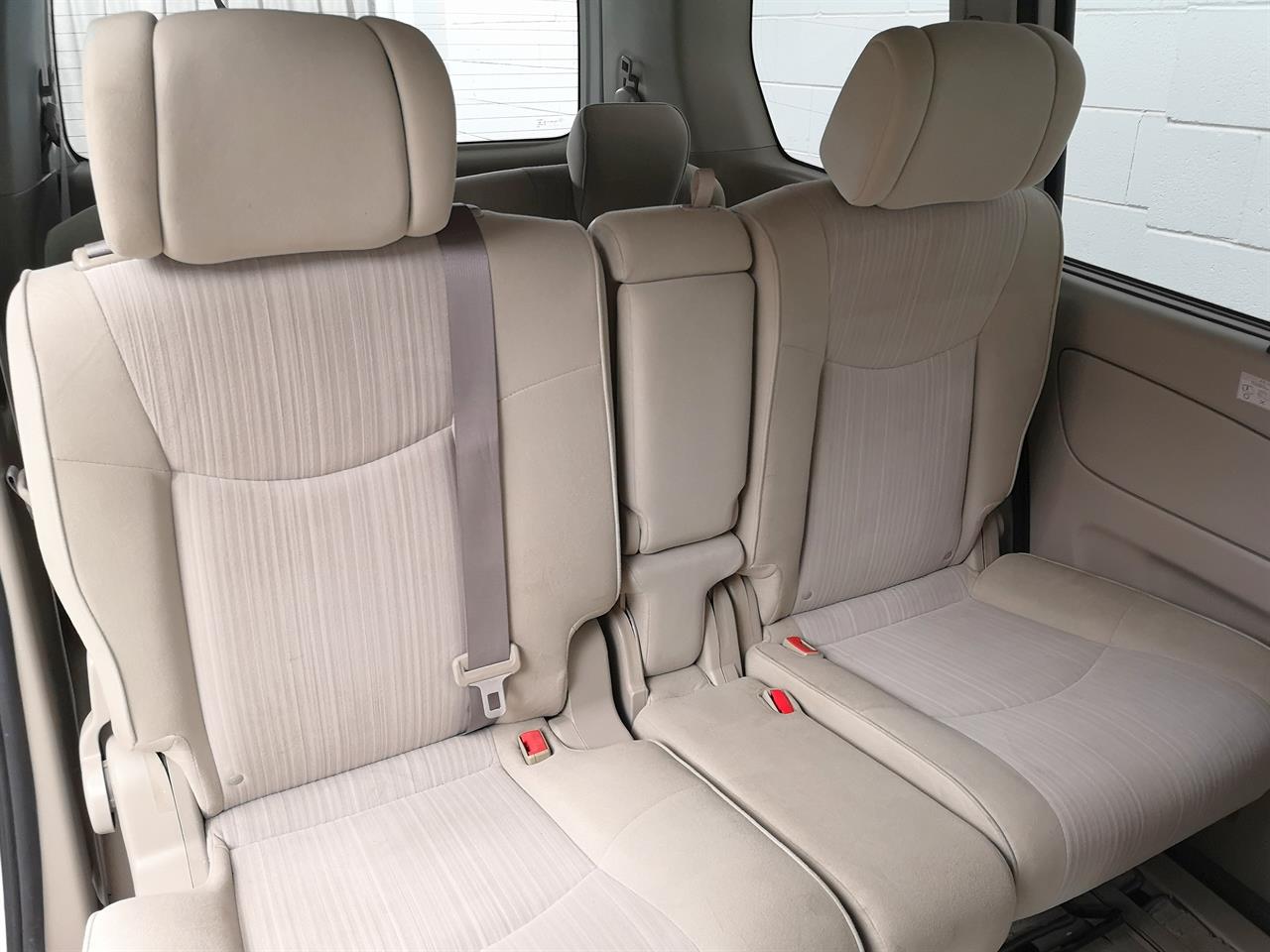 2013 Nissan Serena