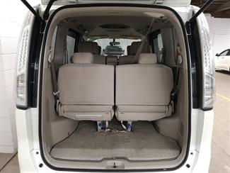 2013 Nissan Serena - Thumbnail